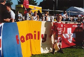 Marc mit family-Fahne